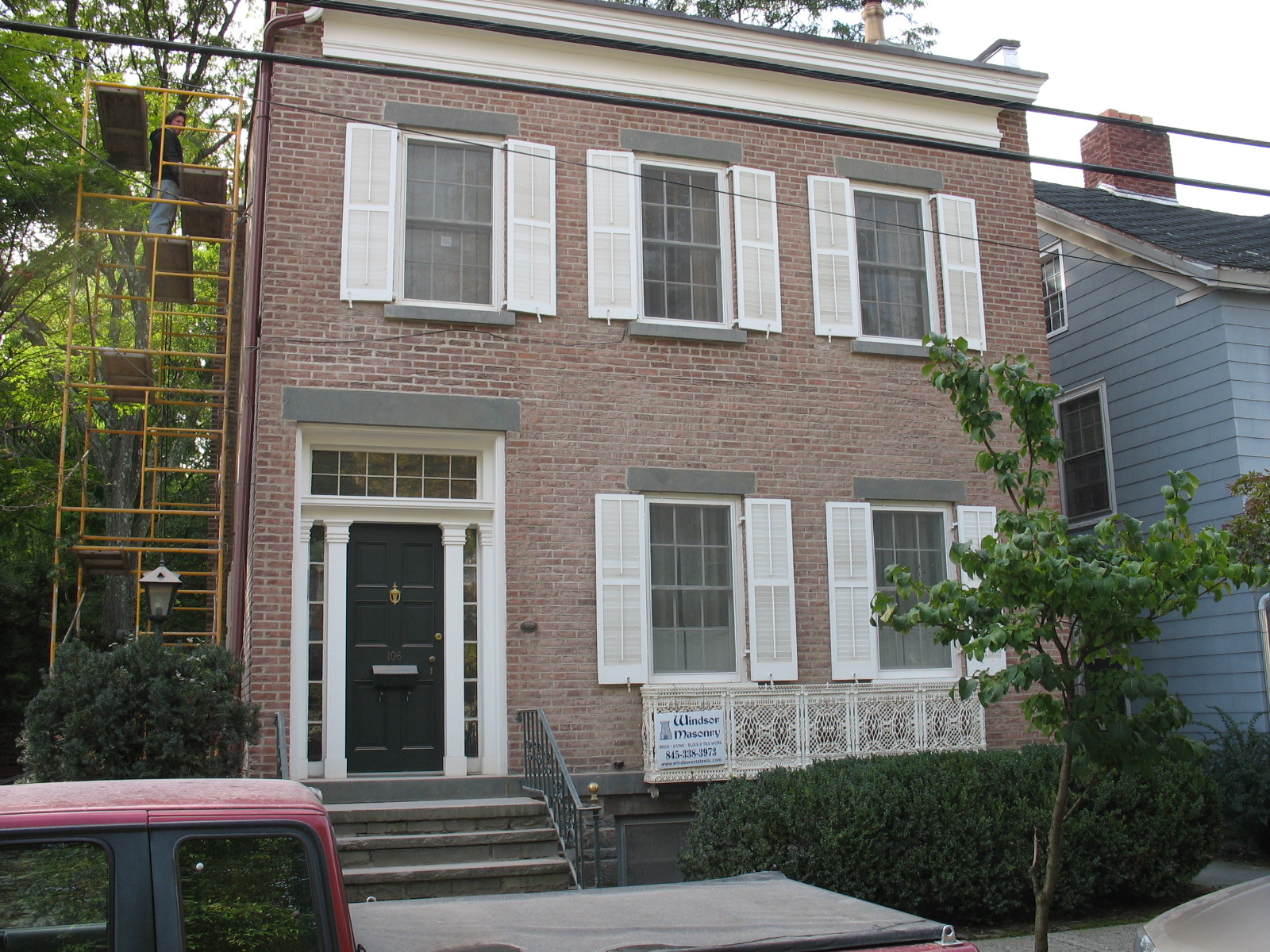 Front of historic home in need of repair in Kingston, NY